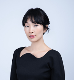 Kelly Kim is a Korean-speaking litigator and commercial lawyer in Hong Kong. Her practice spans contentious and non-contentious work. She advises on banking, corporate, and commercial matters and enjoys a particularly strong following among Korean banks and financial institution. Kelly represents government authorities and companies in the hotel, healthcare, education, and cosmetics sectors.